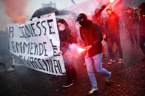 Over 100,000 Protest Against Vaccine Passports in France