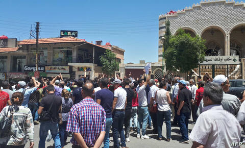 مظاهرات في السويداء السورية بحماية مسلحين رفضا لرفع الدعم الحكومي