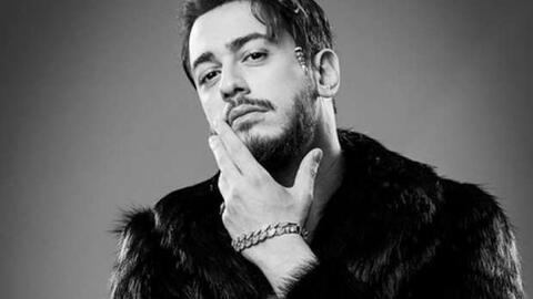 سعد لمجرد ونجمة بوليوود جينيفر ونجت في لقطة رومانسية أمام شاطئ البحر