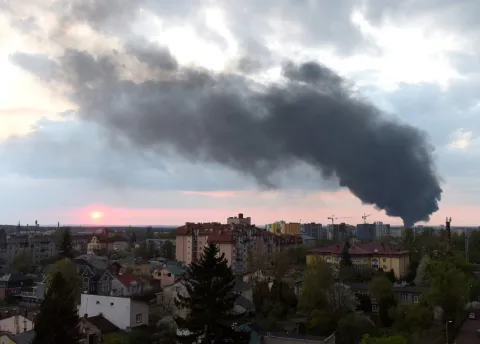 Three Power Substations in Ukraine Damaged Amid Russian Airstrikes