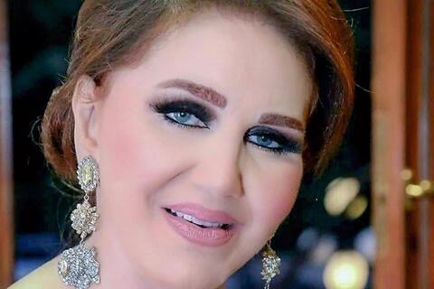 ميادة الحناوي تبدو في العشرينات من عمرها.. وخبير تجميلها يتعرض للهجوم!