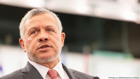 ملك الاردن في رسالة قاسية ينتقد شقيقه حمزة ويقيد صلاحياته وتحركاته