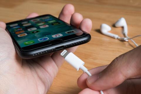 Apple to Boost Production in India As China's Lockdowns Continue: Report