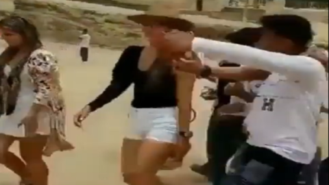 مصر.. مقطع فيديو يوثق لحظة تحرش شبان بسائحات أجنبيات