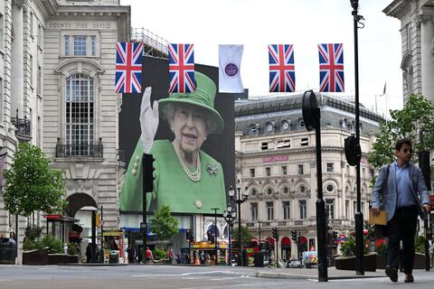 Queen Elizabeth Makes History as The 2nd-longest Reigning Monarch