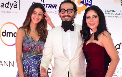 هكذا احتفلت منى زكي بتخرج ابنتها الوحيدة