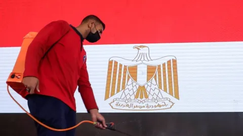 كورونا في مصر مجددا.. تحويل 3 مستشفيات لعزل كامل
