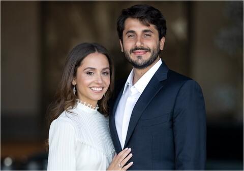 من صمّم فسان رجوة آل سيف في حفل زفاف الأميرة إيمان؟