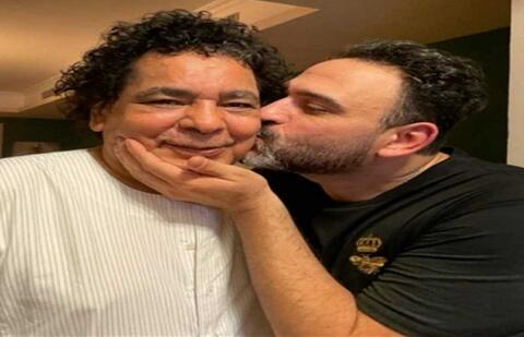 أكرم حسني متهم بالسرقة فما علاقة محمد منير؟!