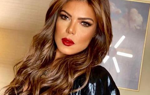 ناهد السباعي بإطلالة جريئة من حوض السباحة و بالمايوه 