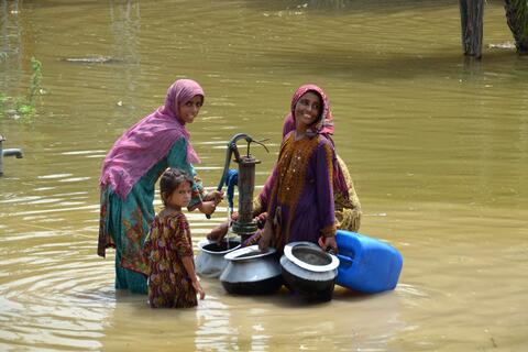 Pakistan: 384 Kids Die in The Floods
