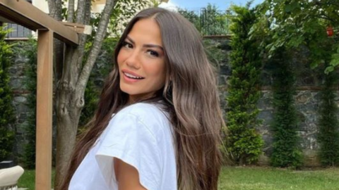 Demet Özdemir Cries During Her Henna Night