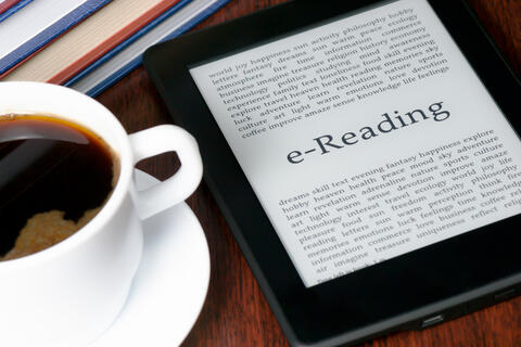 أفضل 10 تطبيقات لقراءة الكتب الإلكترونية في عام 2022