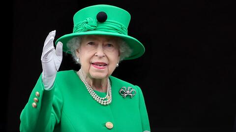 مسلسل The Crown يعلن الحداد على الملكة اليزابيث بهذه الطريقة!
