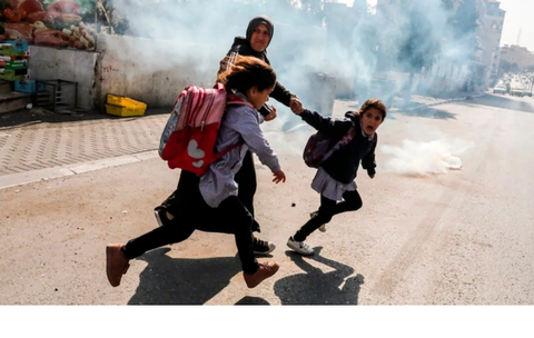 Palestinian Pupils Face Israeli Gas Canisters in Occupied Jerusalem 