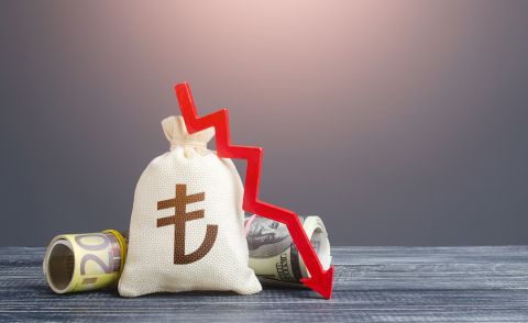 هبوط الليرة التركية لأدنى مستوياتها
