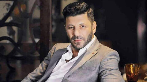 إياد نصار أصلع وبكرش.. والجمهور يشبهونه بتوم كروز!