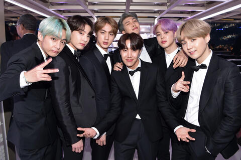 بعد اجتماع فرقة BTS في حفل مؤخرًا.. غياب جديد حتى عام 2025
