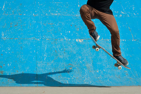 Blind Skateboarder Breaks Guinness 