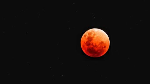دعاء خسوف القمر الدموي