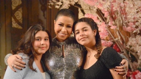 Sherine Abdel Wahab at a nightclub with her daughter