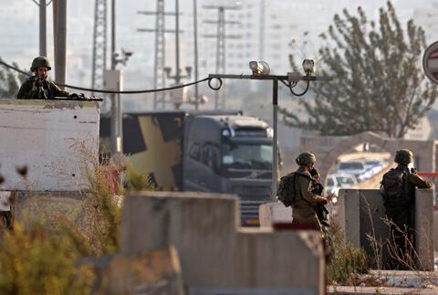 بعد تحذيرات من شن عمليات .. الإحتلال يغلق مناطق في الخليل ونابلس وقلقيلية