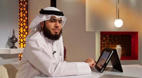 يا حثالة الأمم تضع وسيم يوسف في مأزق 