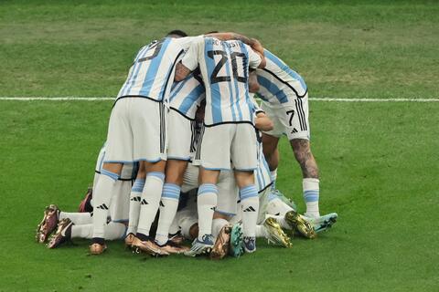 الأرجنتين تصعق فرنسا بهدفين مع نهاية الشوط الأول من نهائي كأس العالم 2022