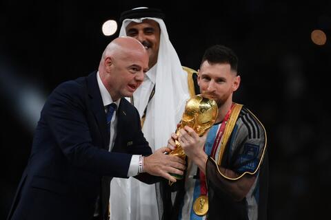 Indian couple weds in Messi, Mbappe shirts