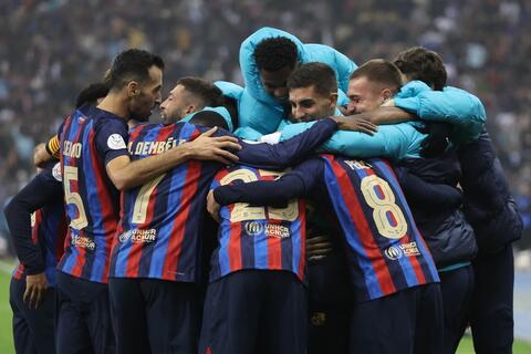 برشلونة يقهر ريال مدريد ويظفر بلقب السوبر الإسباني في السعودية
