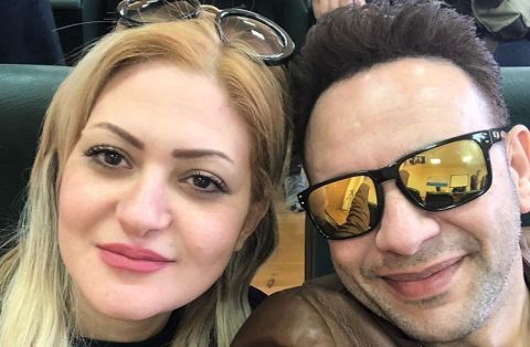 مصطفى قمر و زوجته في وصلة غزل علنية: (شكرا!)