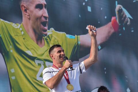Ronaldo's ring confuses many