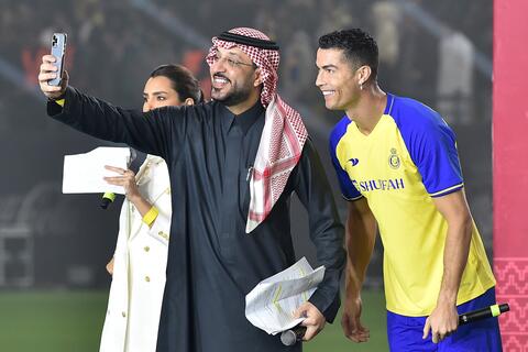 النصر السعودي يحسم الجدل ويكشف تفاصيل عقد رونالدو