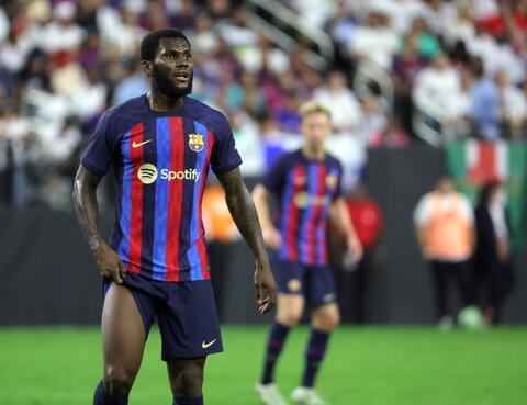 برشلونة يتخلى عن فرانك كيسي في صفقة تبادلية مع إنتر ميلان