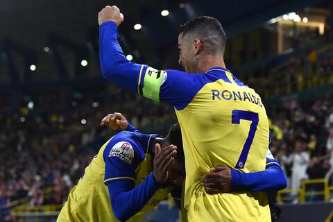 رونالدو يصنع هدفين يمنحان النصر الفوز على التعاون