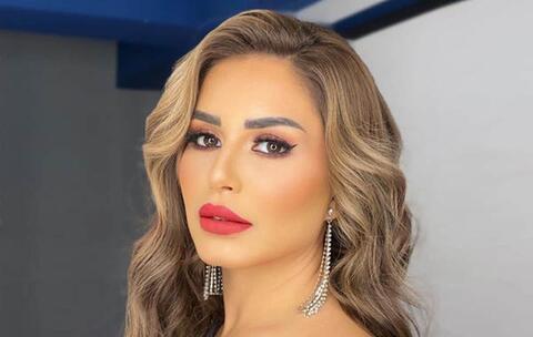 منة فضالي تحتفل بعيد ميلاد والدتها.. 
