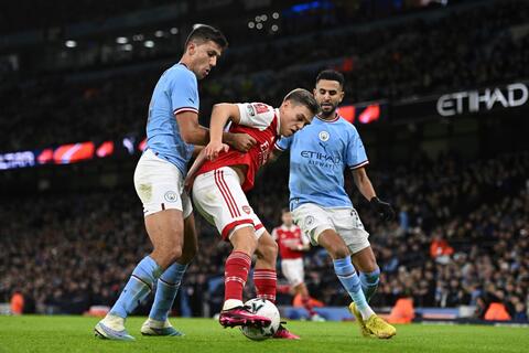 توقيت مباراة ارسنال ضد مانشستر سيتي في الدوري الإنجليزي والقنوات الناقلة