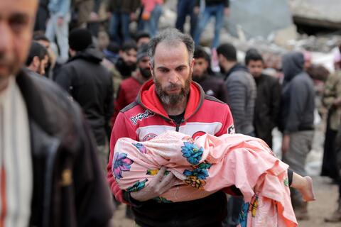 Quake-trapped Syrian children in focus 