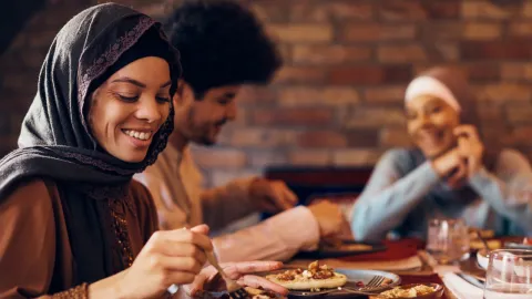 تفسير حلم الإفطار في شهر رمضان