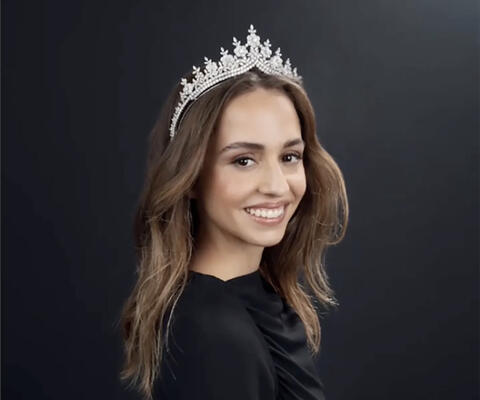 شاهدي فستان الأميرة إيمان في ليلة الحناء .. من هي المصممة؟
