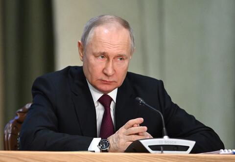 Putin visits Russian-occupied Mariupol
