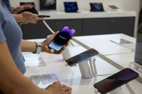 آبل تضيف اللون الأصفر إلى مجموعة الربيع في هواتف آيفون 14 وآيفون 14 بلس - صور
