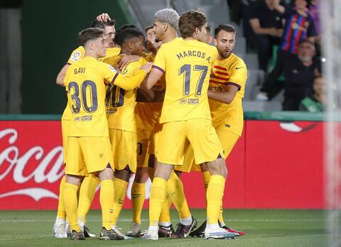 برشلونة يمطر شباك إلتشي برباعية ويحلق في صدارة الليغا