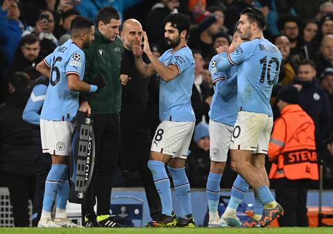 برشلونة يحاول إغراء نجم مانشستر سيتي