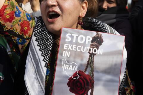 Iran executes 582 people in 2022