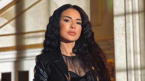 ماغي بو غصن تخطف الأنظار بإطلالة براقة في 