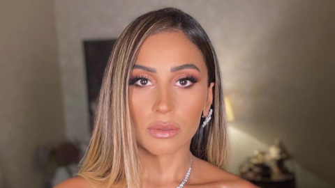 رغم الانفصال.. عمرو دياب يواسي دينا الشربيني بعد وفاة والدها