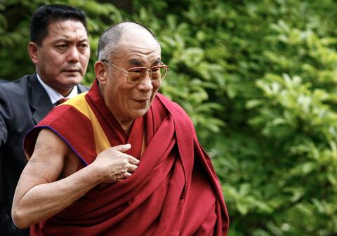 Tibetan leader defends Dalai Lama after controversy