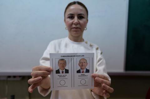 Turkey starts voting in election runoff