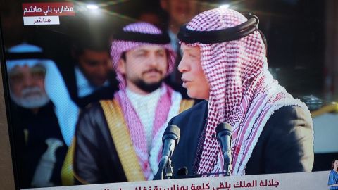 الملك عبدالله يقيم اكبر مأدبة بمناسبة زفاف الامير حسين